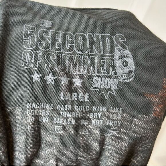 5 Seconds Of Summer 5SOS Summer Show World Tour 2023 Lips Graphic Tee Sz L Indie - Picture 5 of 5